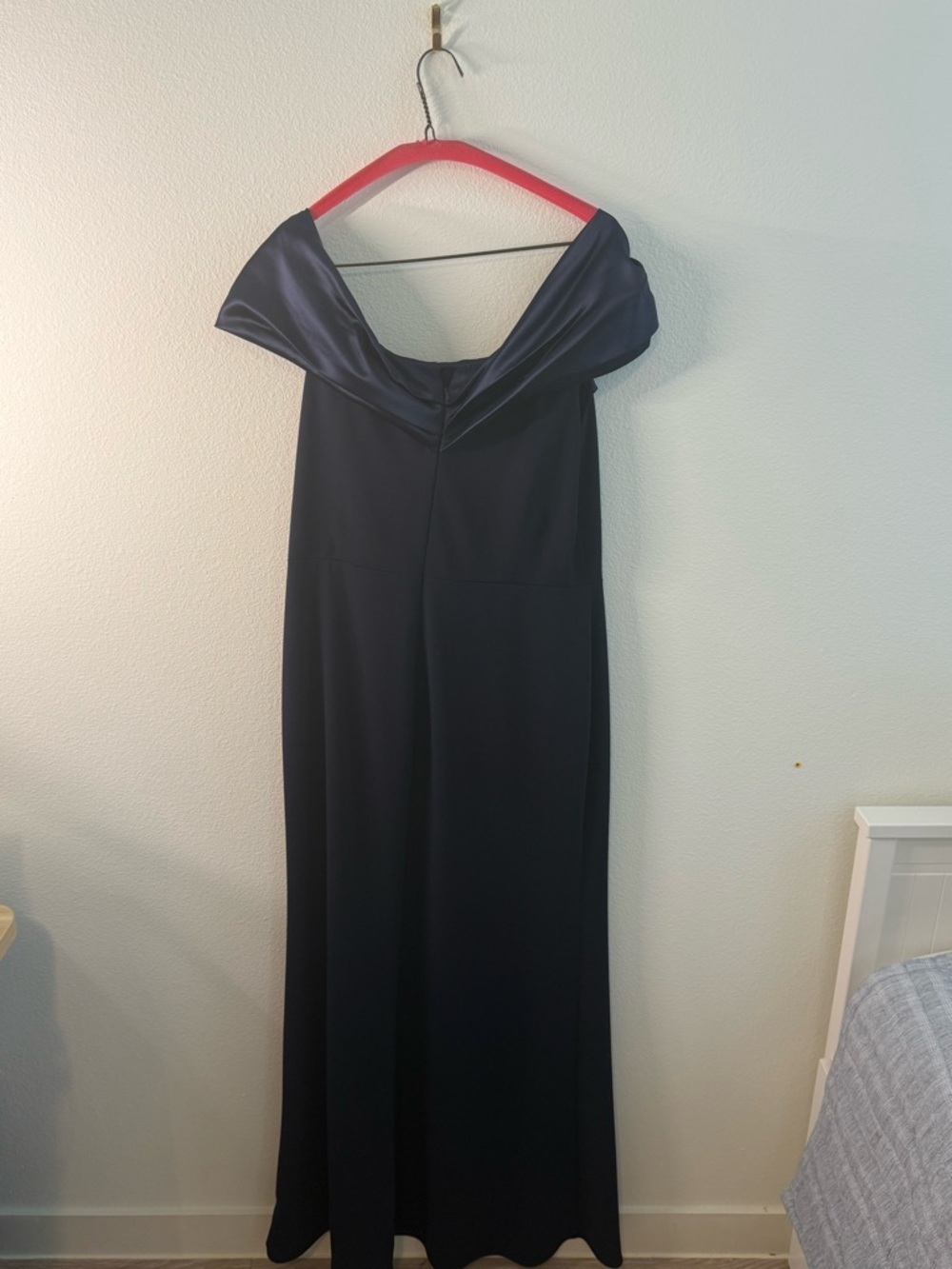 Stunning Off-Shoulder Navy Evening Gown - Picture 6 of 6